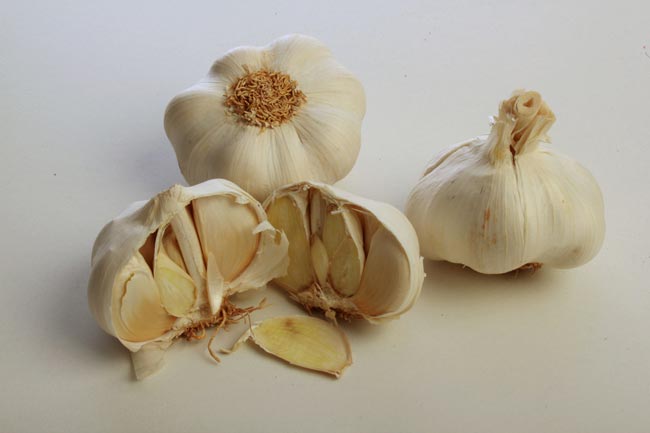 五種多吃有益的健康蔬果：蒜頭、洋蔥、蘑菇……