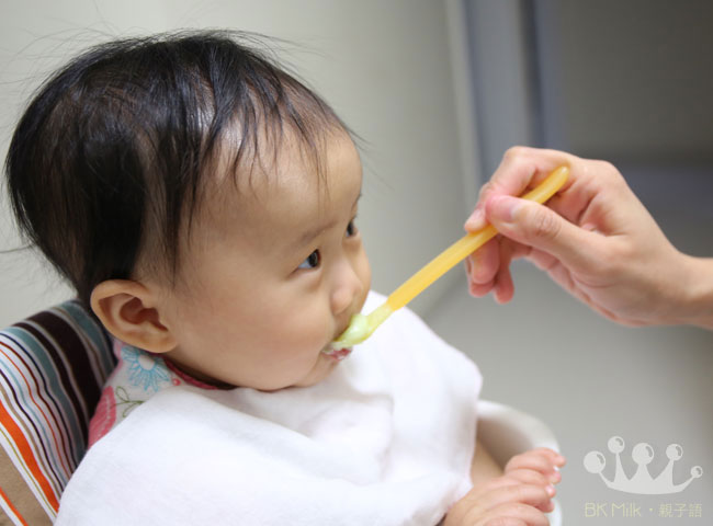 母乳寶寶吃「糊仔」