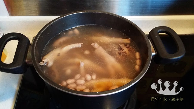 花生眉豆雞腳湯