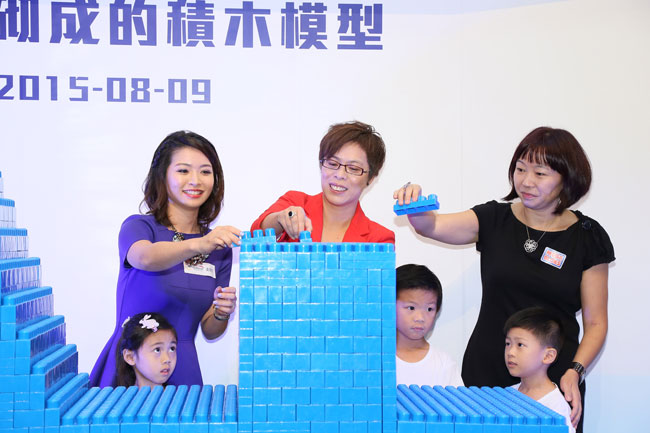 美贊臣與超過19,000位香港市民齊齊砌積木  共創健力士世界紀錄&trade;榮譽