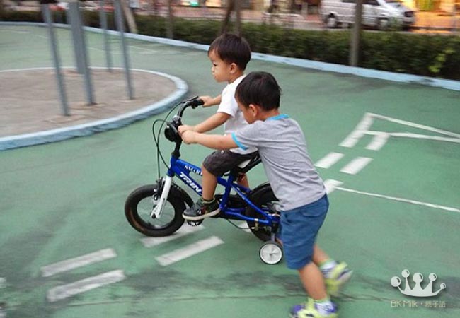 【全職爸媽大作戰】選擇小學的十字路上