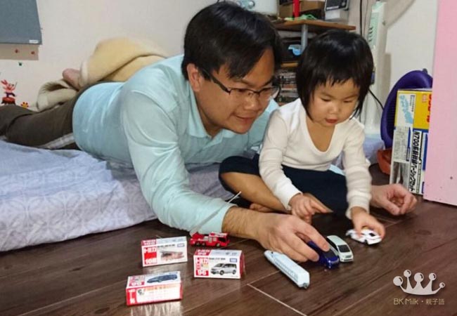 【TOMICA粉絲爸爸教囡囡玩車】一輛玩具車 連繫三代情