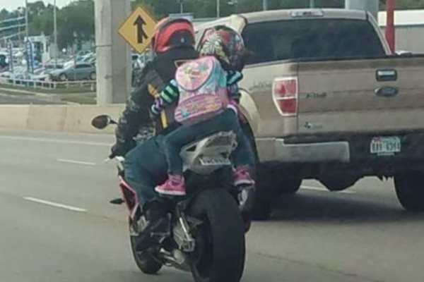 7歲女兒騎電單車，媽媽對批評作反擊