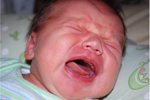 減輕嬰兒脹氣和肚子痛的天然方法