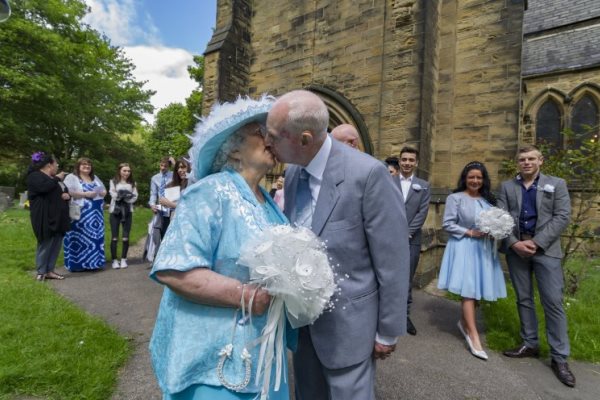 拍拖44年，80歲情侶終於成婚了