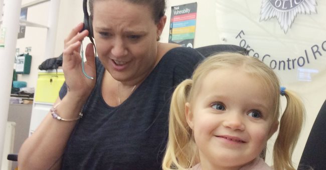 3歲女孩打電話，報警救暈倒媽媽
