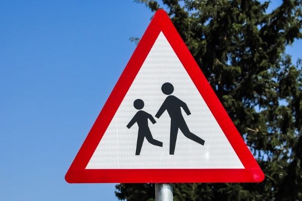 科學家：到14歲，孩子才應該自己過馬路