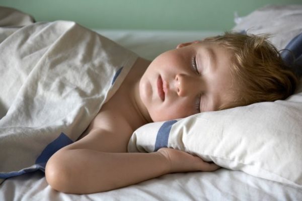 沉迷電視及平板電腦，導致兒童睡眠不足