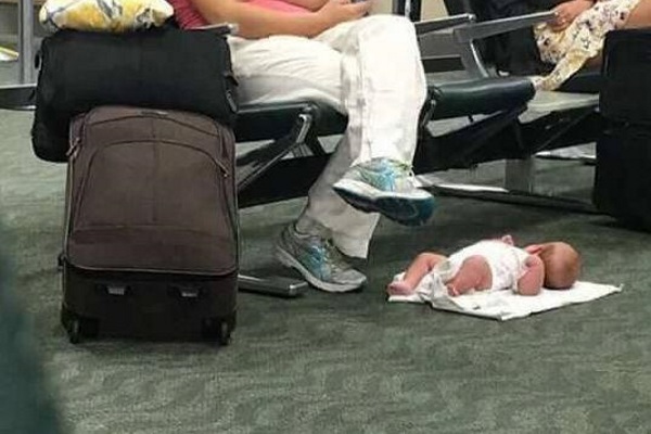 真相： 累透了的媽媽 與 睡地板的嬰兒