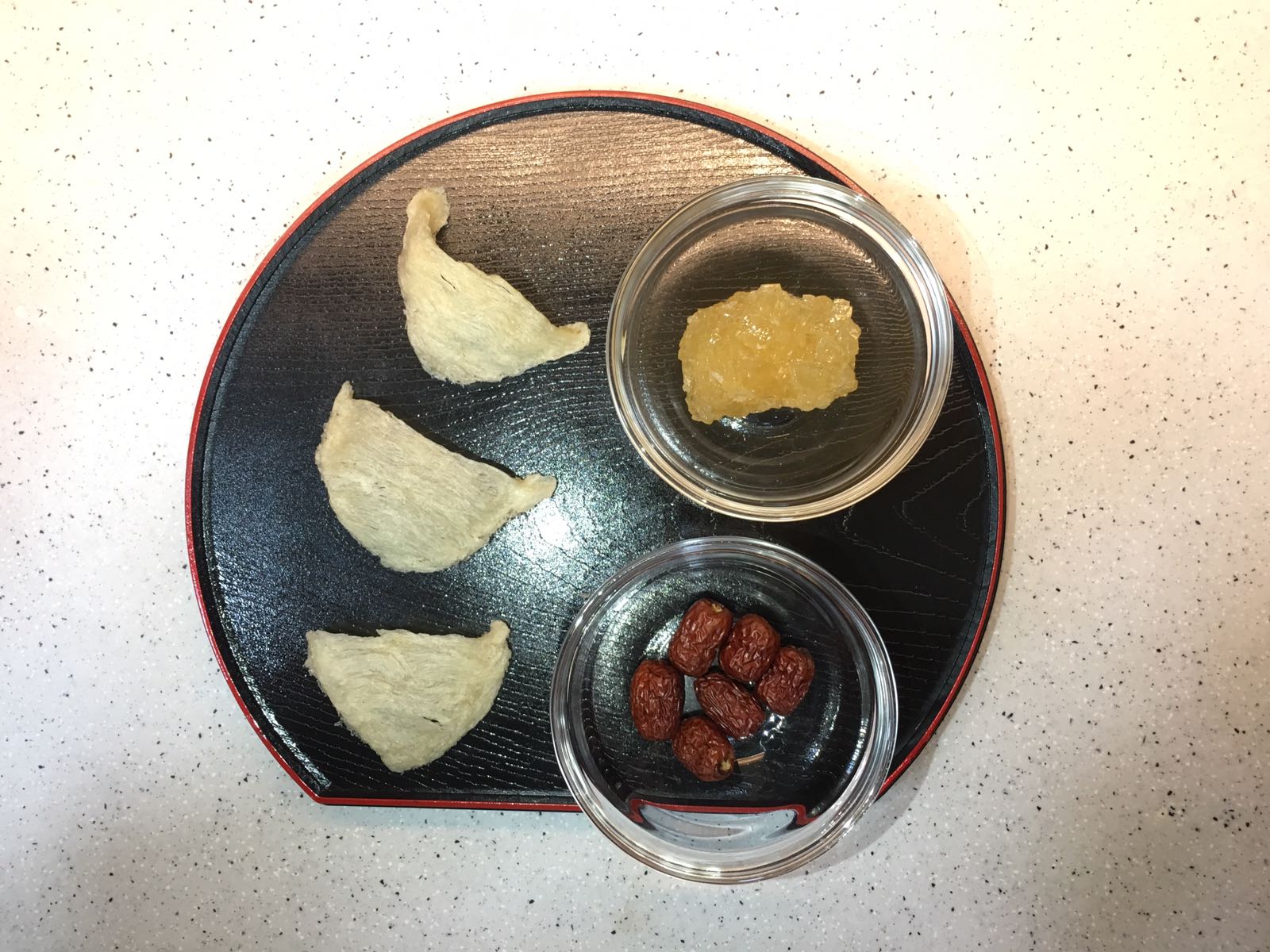 【坐月簡易食譜】滋補養顏：冰糖紅棗燉燕窩