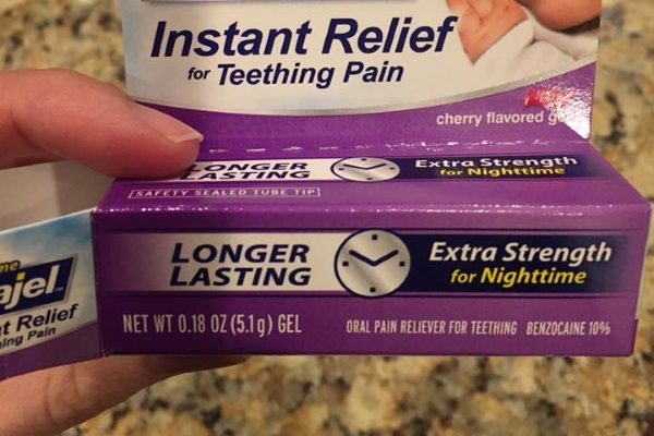 使用出牙舒緩凝膠，健康嬰兒用後險死