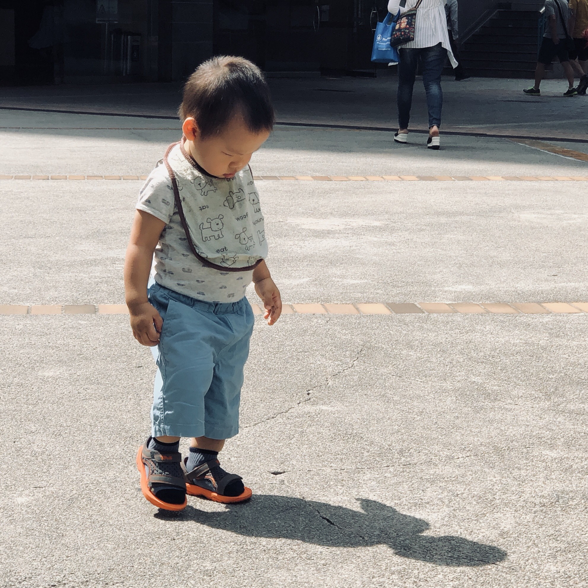 孩子突然哭起來，怎麼辦？