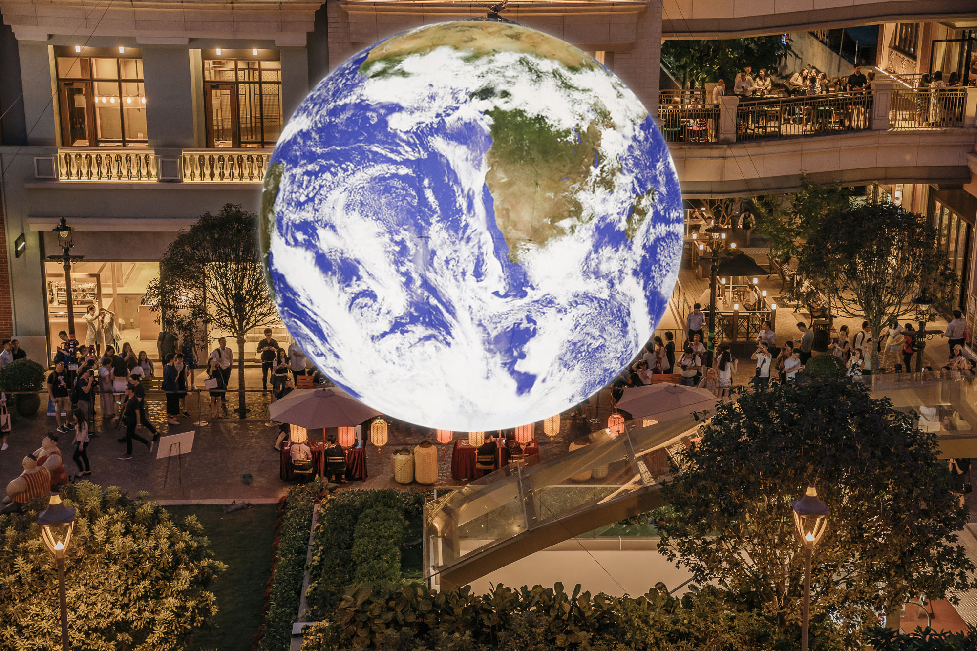 直徑7米巨型「地球」藝術裝置降臨香港　感受太空人視覺震撼！