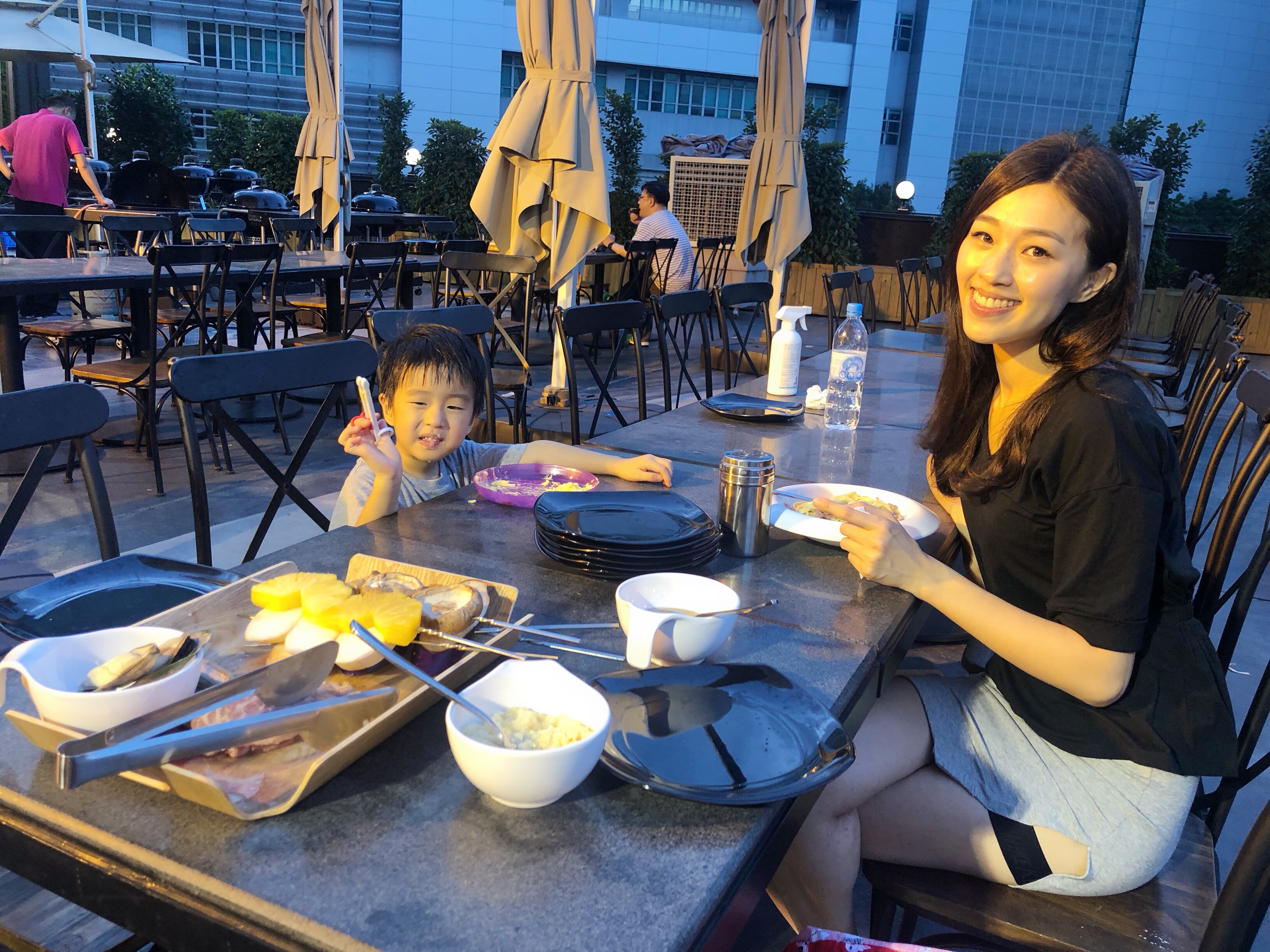 【親子餐廳】附兒童遊樂場！九龍灣空中花園BBQ親子餐廳