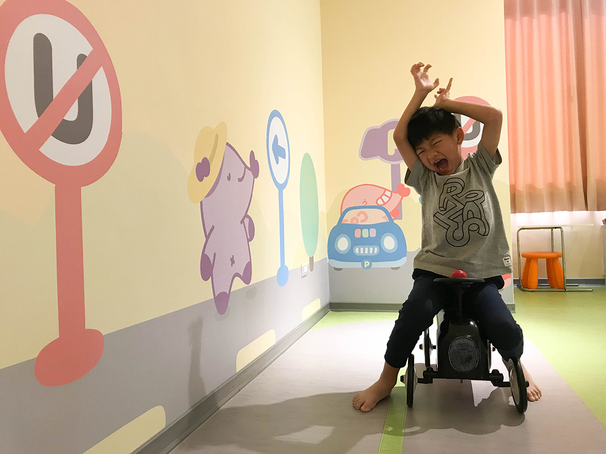 【台灣親子遊】台中小清新、近市中心親子住宿 主題房內瘋狂飆車@KIDS INN