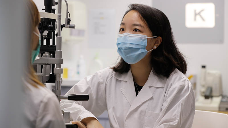 發展中國家的醫生求知若渴  奧比斯義務眼科醫生黃蘇晗無私分享醫療技術